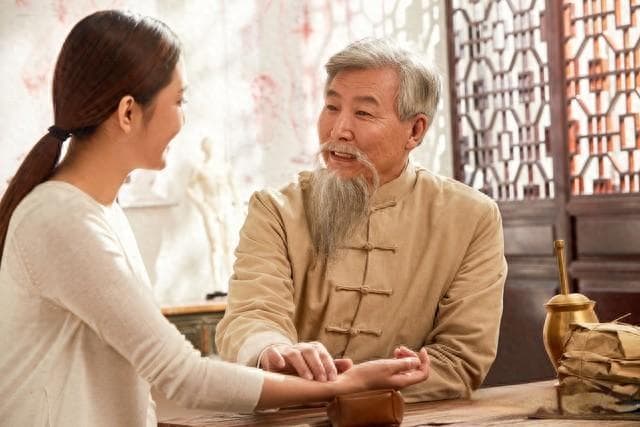 中医调理手脚冰凉：温阳散寒有妙方，从饮食到生活全方位改善