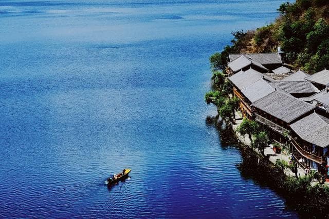 泸沽湖：走婚习俗与高原美景交相辉映