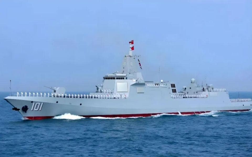 中国055大驱开始“下饺子”，美国的朱姆沃尔特级驱逐舰服役不久又大修