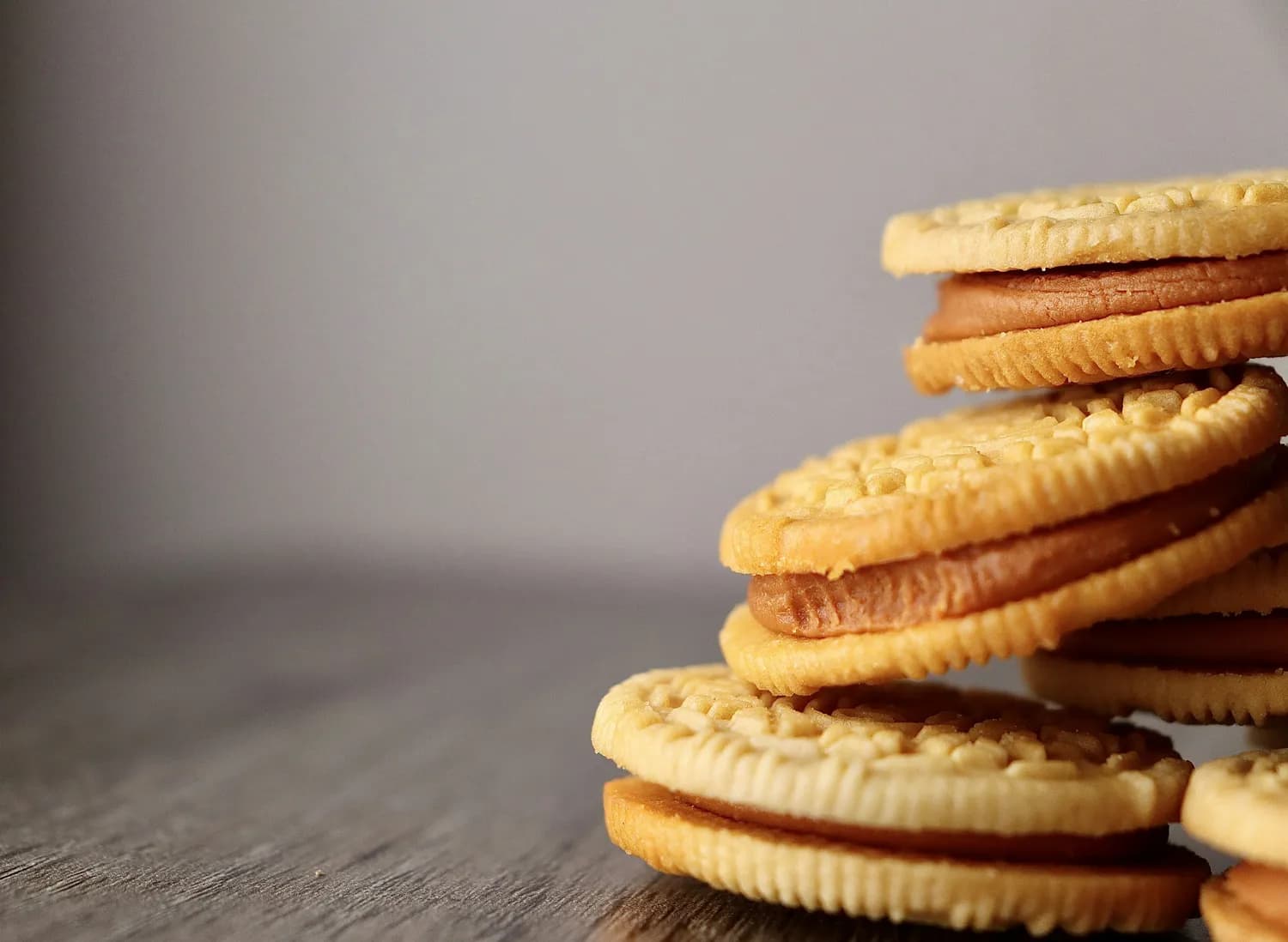 揭秘饼干中的隐形糖陷阱：一块饼干竟含20%的糖！