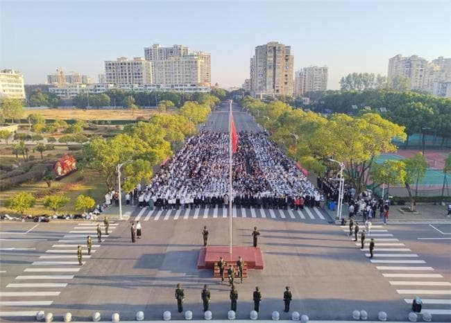 别样的思政课：护卫国旗担使命 培根铸魂育新人