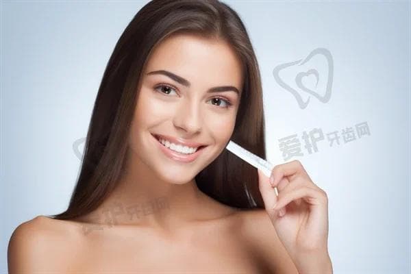 镶牙的材质有哪些选择？哪种材质的性价比更高？