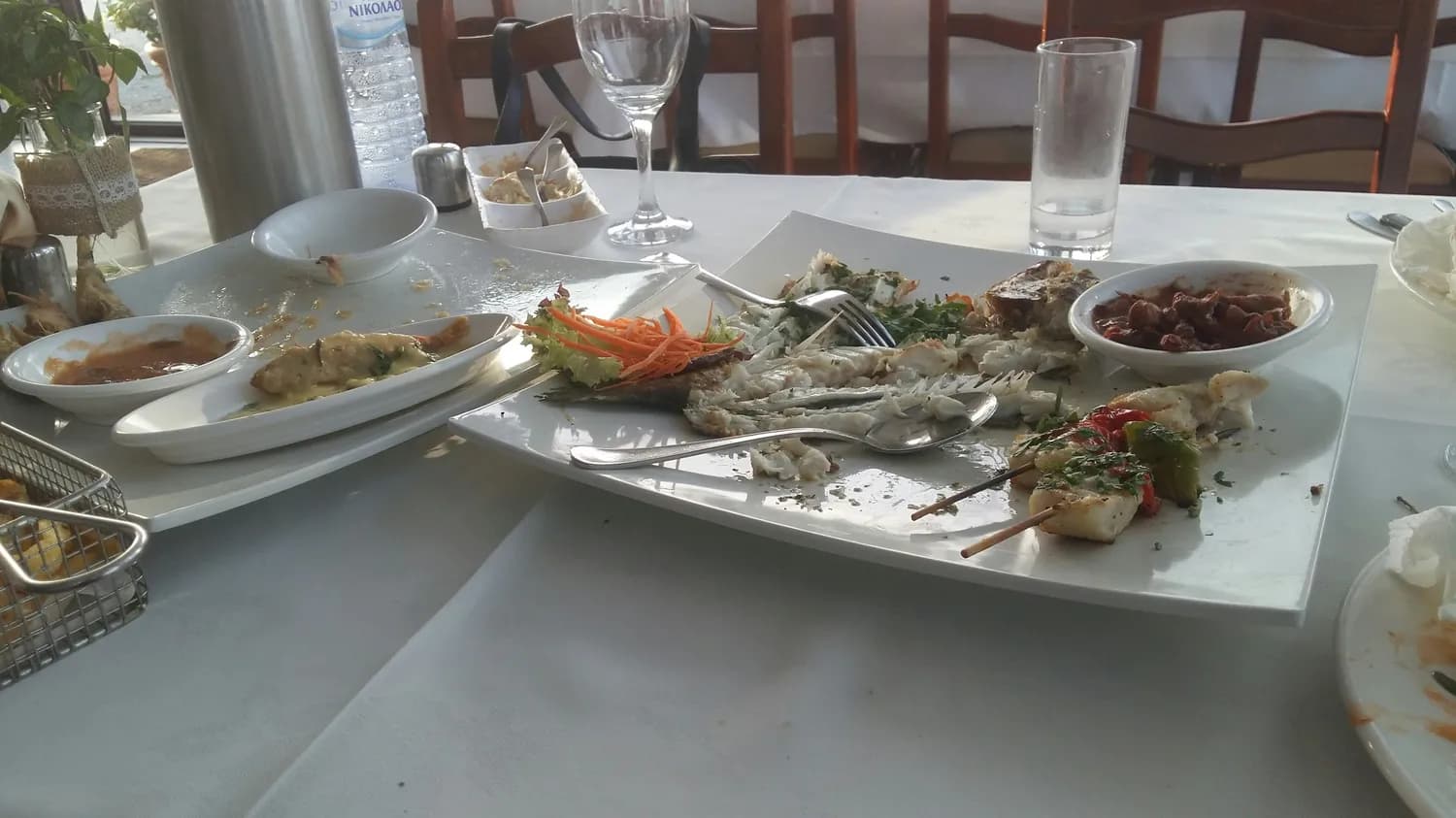 拒绝餐桌浪费，共建绿色家园
