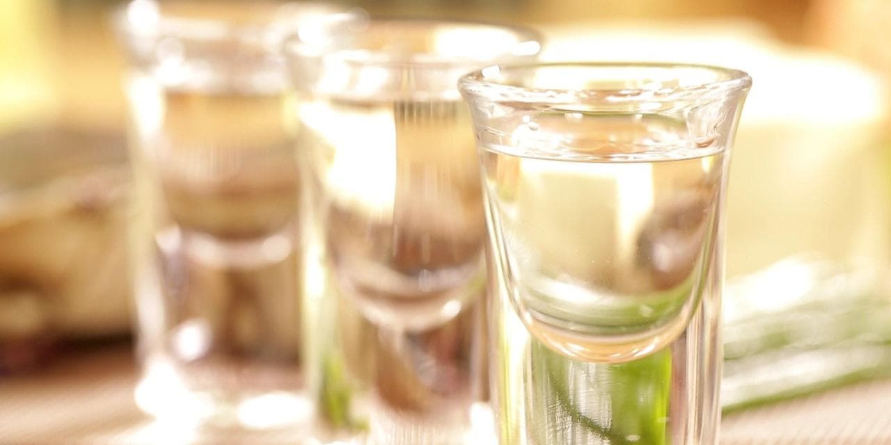 白酒酒商困在高库存里：赚钱的酒不好卖，800-1500元价格带倒挂严重