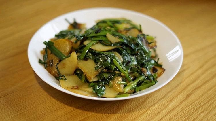 色香味俱全的韭菜炒土豆片：关键技巧全解析