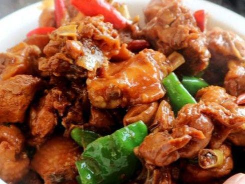 烧鸡制作全攻略：从选材到食用，详解传统名菜的烹饪艺术