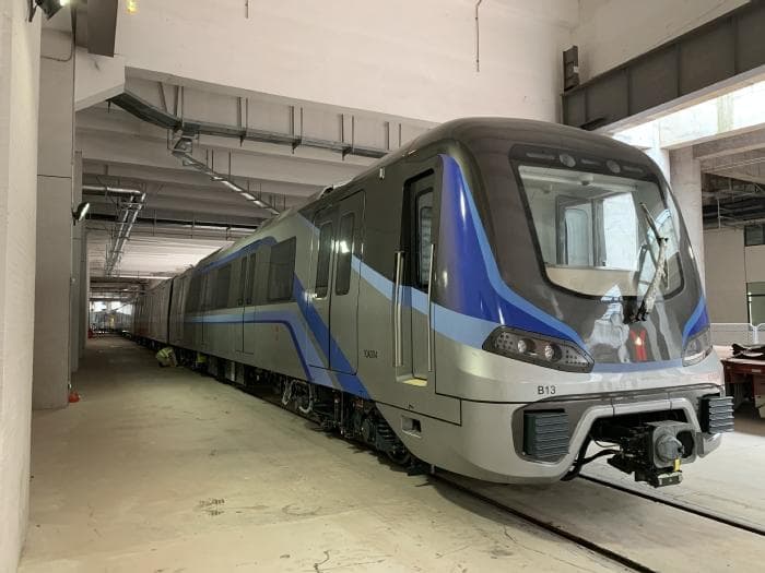 广州地铁十号线首列车“到家”