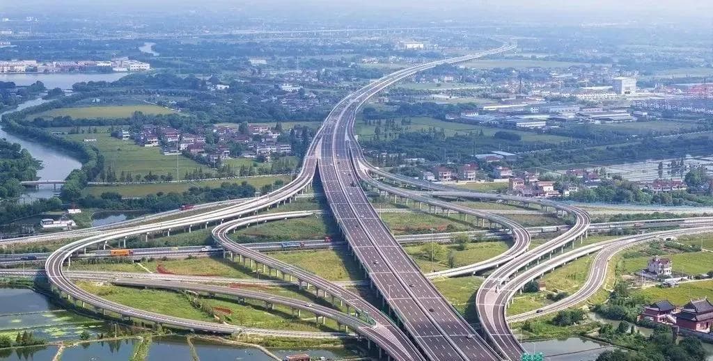 中国公路75年：从8万到543万公里
