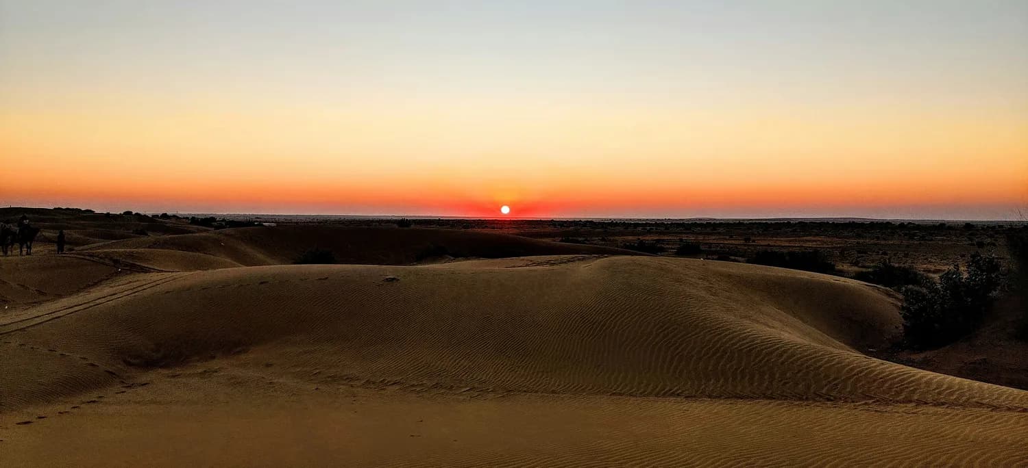 古诗词里的夕阳之美：从自然景观到人生哲理
