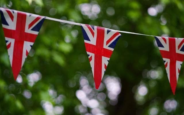 英国已经破产，在全球化和国际竞争的背景下逐渐褪色
