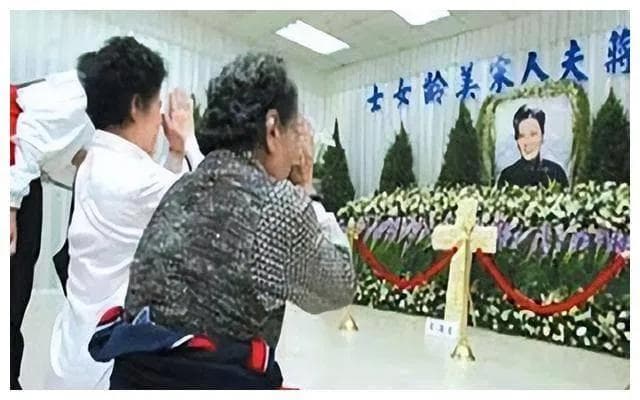 蒋介石为何不让父母合葬？蒋母之墓豪华气派，蒋父葬在荒山野岭