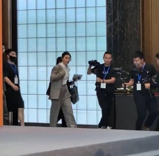 郭晶晶参加AED急救公益活动：从跳水皇后到公益大使的优雅转身
