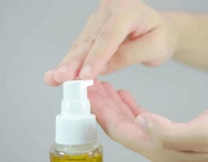 卸妆油重滋润卸妆水求便捷，如何选择看肤质