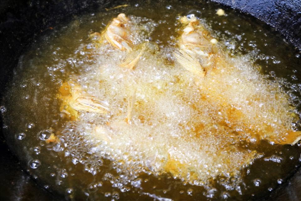 适合油炸的油有哪些？炸东西的油竟会影响健康？推荐5个适合油炸的油