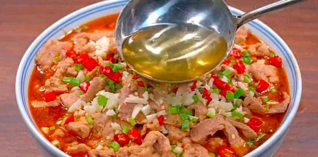 水煮肉片：腌制肉片是关键，熬制汤汁是保证，掌握火候是技巧