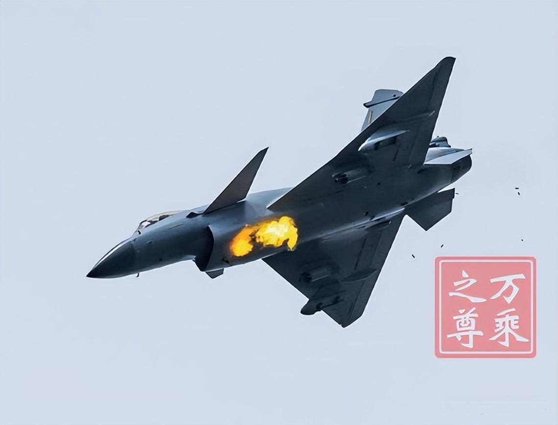 F-35装备激光炮与歼-20取消航炮：谁将主导未来空战？