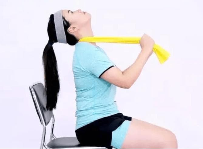 脖子僵直酸痛抬不起来怎么办了？颈椎病的最好3种运动操