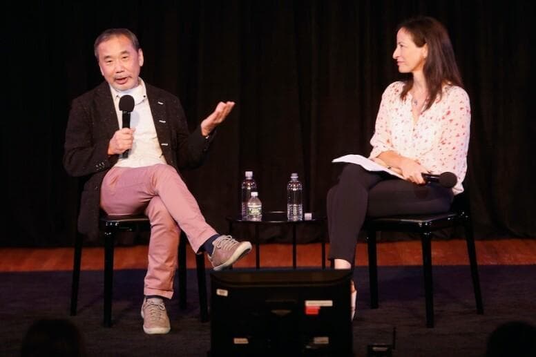 村上春树新作《小城与不确定性的墙》：虚无哲学的40年探索