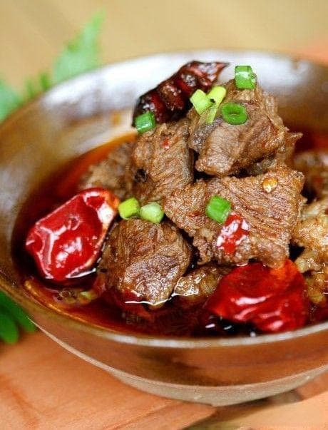 四川风味红烧牛肉：豆瓣酱配牛腱子的完美烹饪法
