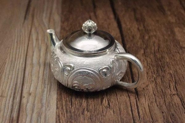 银壶泡茶的利与弊：口感更佳但打理不易