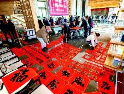 春联里的文化密码：从民俗意象到汉语格律