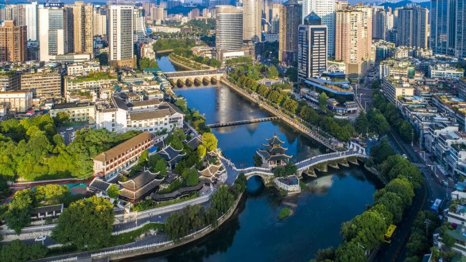 贵阳：人口逆势增长，在山水间书写城市发展新篇章