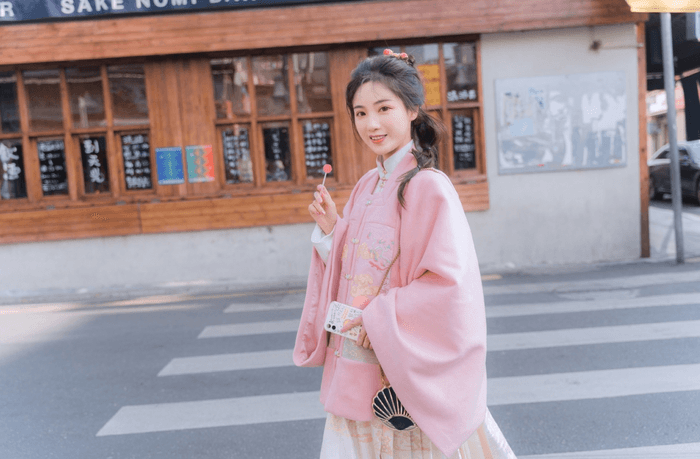 怎么把汉服穿出“时髦感”？学会这3个穿搭技巧，让你优雅又气质