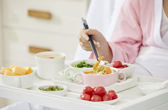 月子餐第一周食谱：清淡、易消化、营养全面的月子餐指南