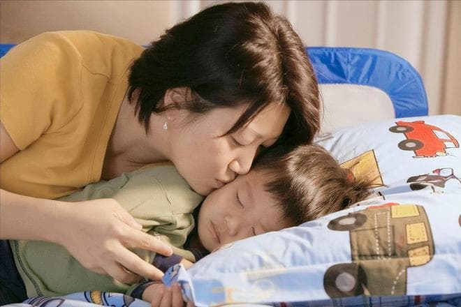 孩子不同睡姿，暗示不同性格，若是第3种就幸运了，娃是来报恩的