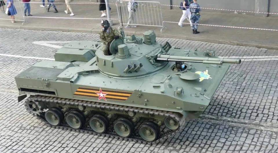 俄罗斯军队接收一批全新制造的BMP-3步兵战车和BMD-4M伞兵战车