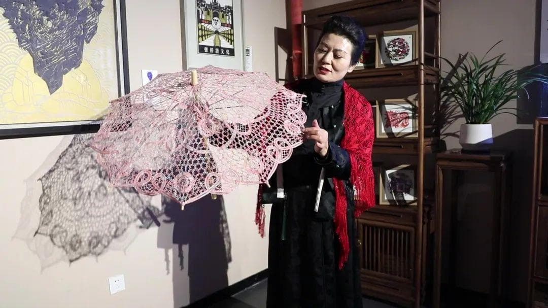 手中缠绕的东方蕾丝：烟台棒槌花边艺术的诗意探析与现代传承之路