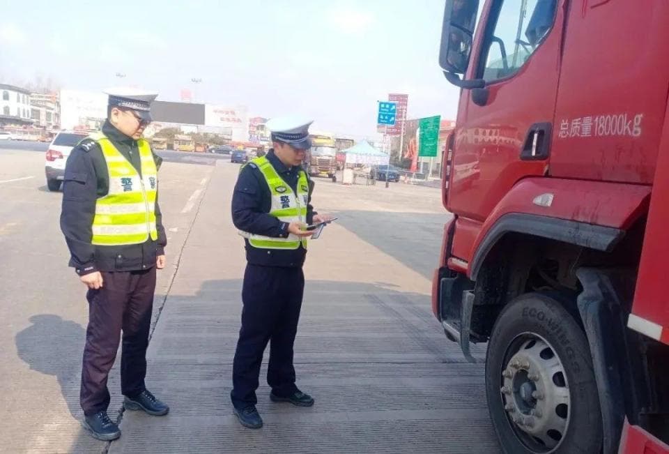 郯城交警发布货车高速行车安全指南：七项要点确保行车安全