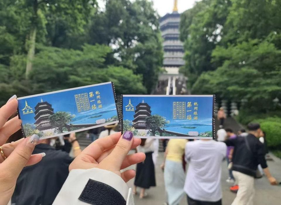 免签政策推动入境游复苏，中国多地迎来外国游客潮