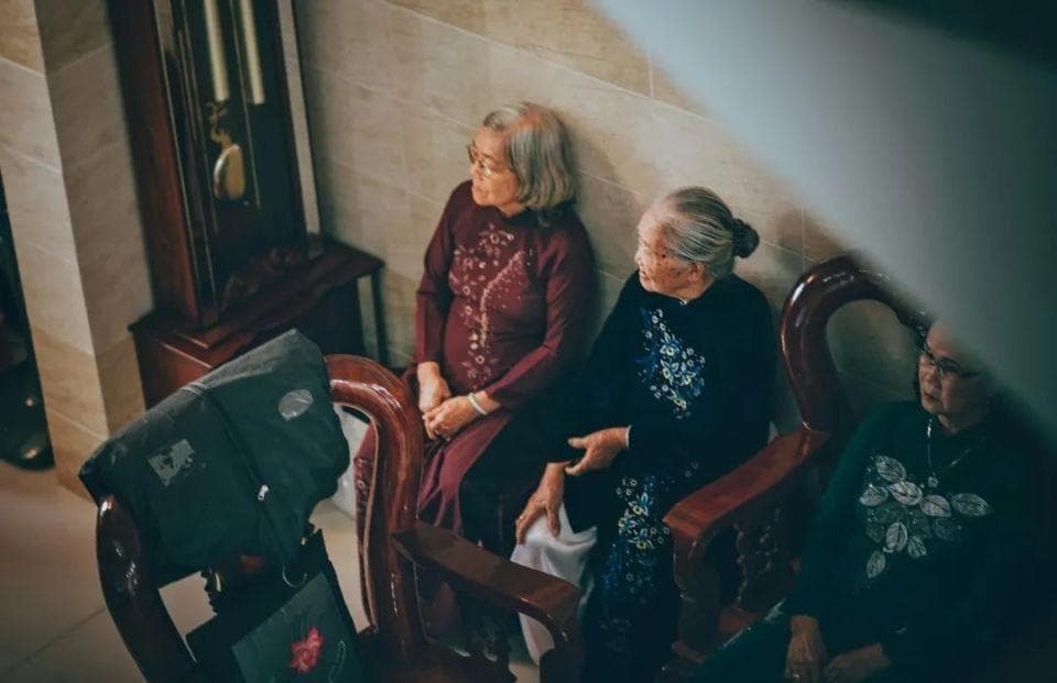 中国城市无子女老年人的养老安排:构建替代式家庭
