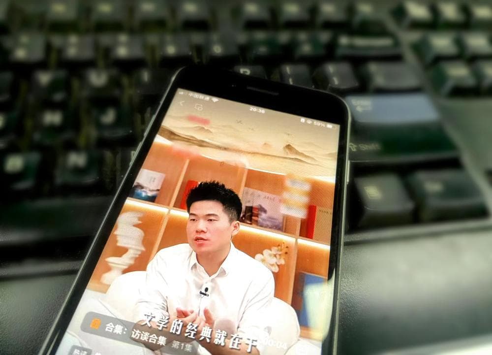 流量生意再跨界：董宇辉、刘德华同屏打开新空间