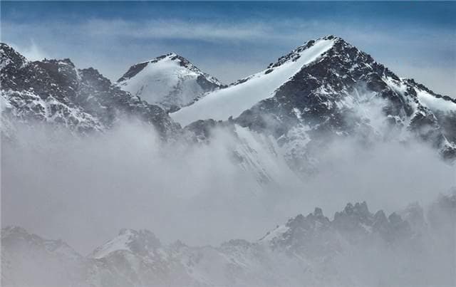 巴尔斯雪山：裕固雪域仙境　圣洁巍峨壮美
