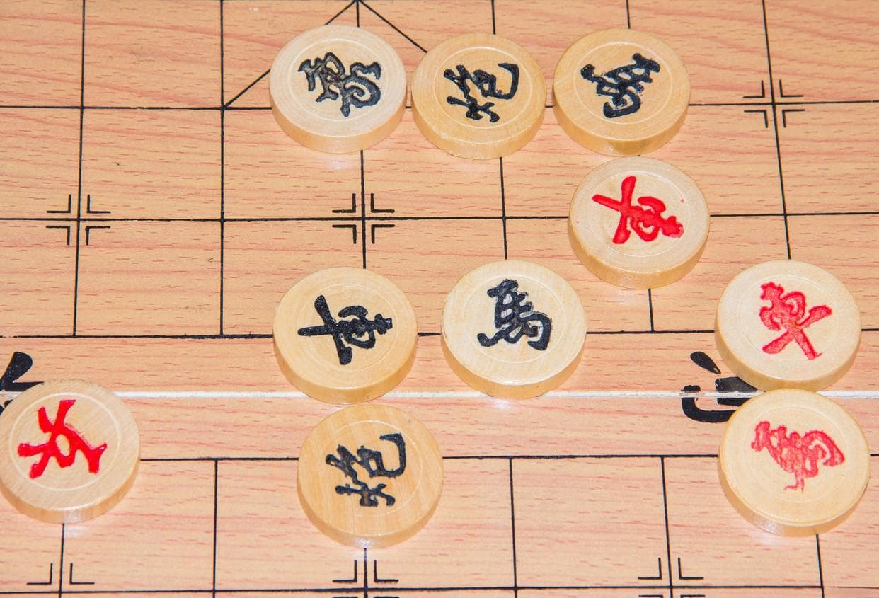 中国象棋：古老智慧的传承、现代价值及游戏规则详解