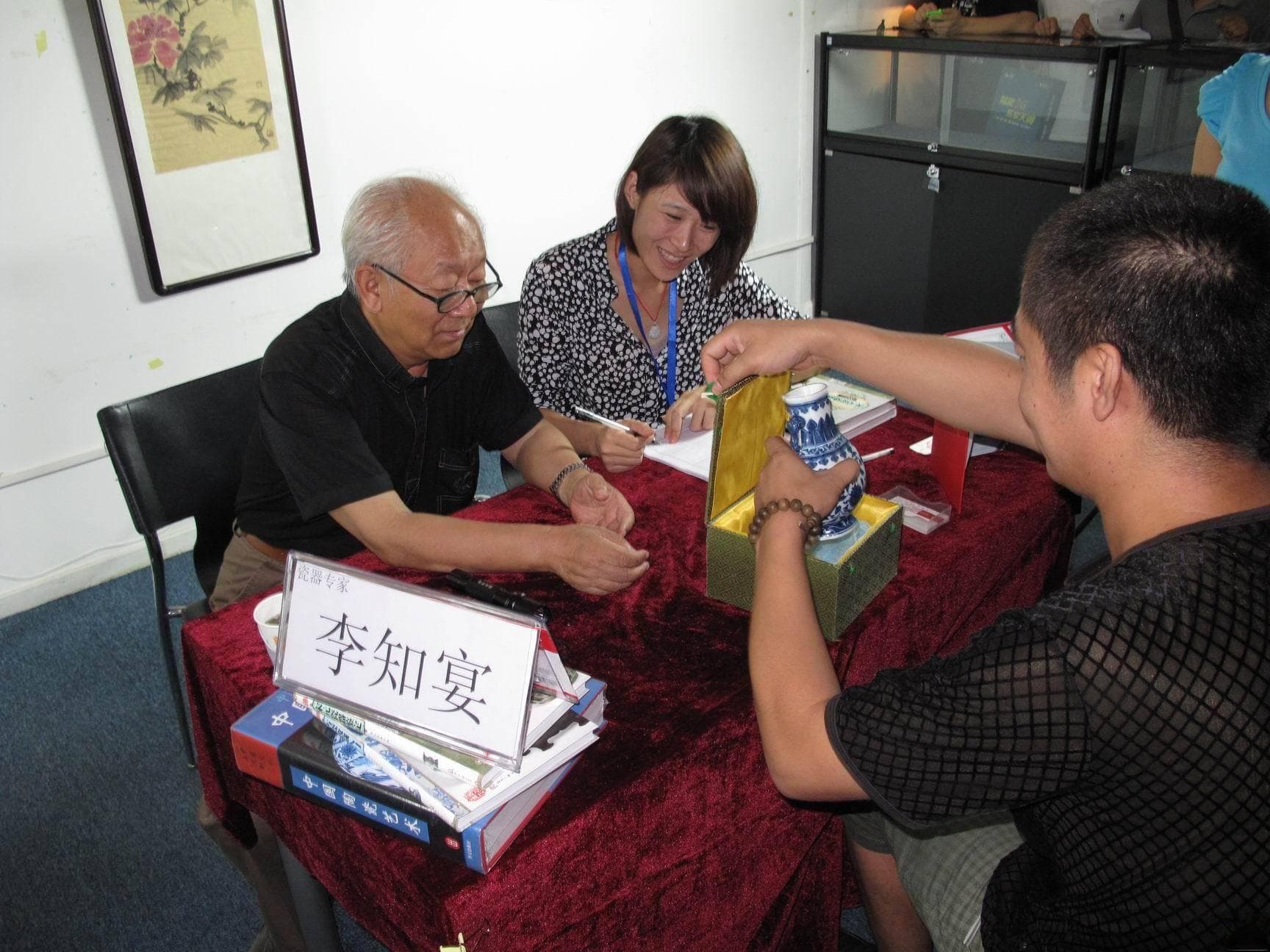 古董捡漏能让你一夜暴富，也能让你赔得裤衩都不剩