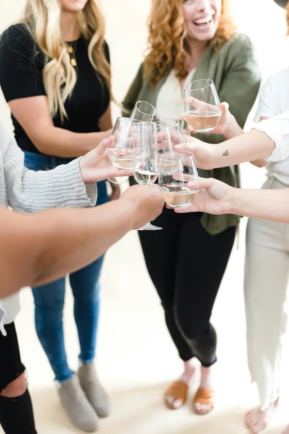 酒桌上的智慧：四句敬酒词提升社交魅力