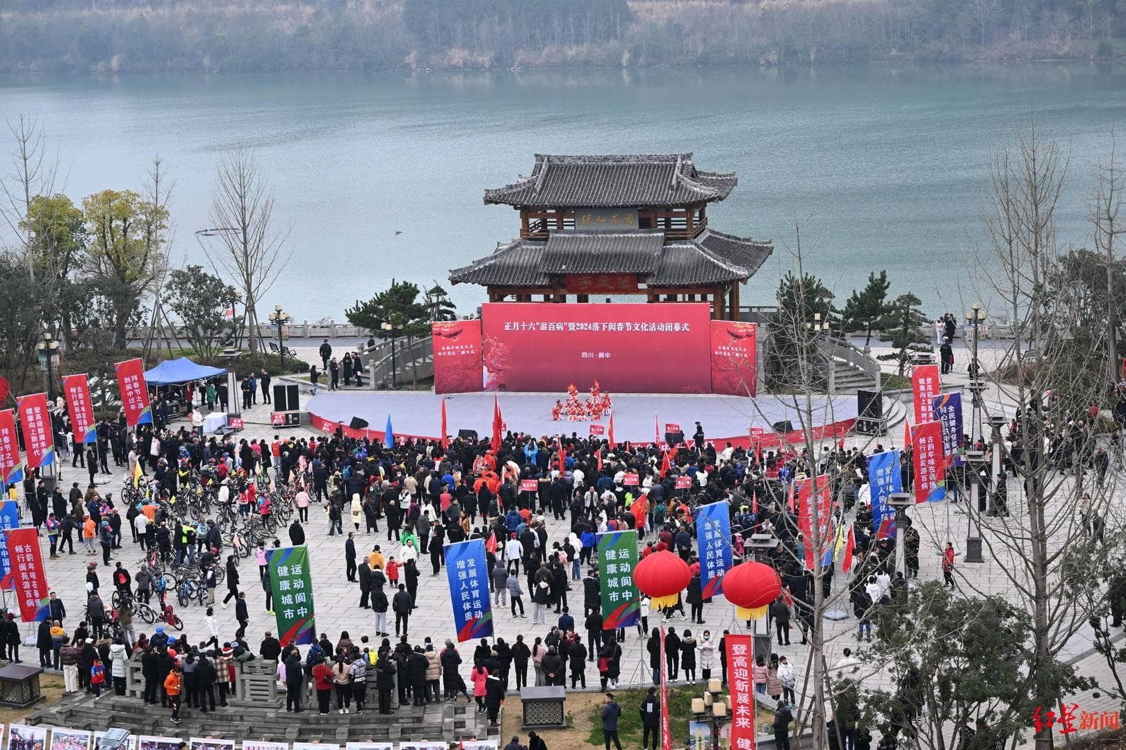 正月十六阆中“游百病”：万人登高祈福迎新春