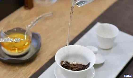 探索普洱茶饼冲泡艺术：步骤、技巧与口感体验