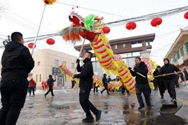 新疆吉木萨尔县非遗年货集市受民众欢迎