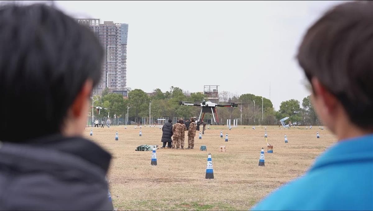 湖北低空经济发展带火无人机"驾校"报名热 成人考证是学生的两倍