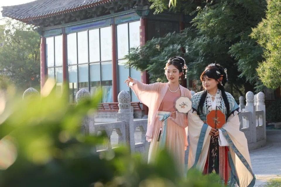 从《清明上河图》看宋代服饰
