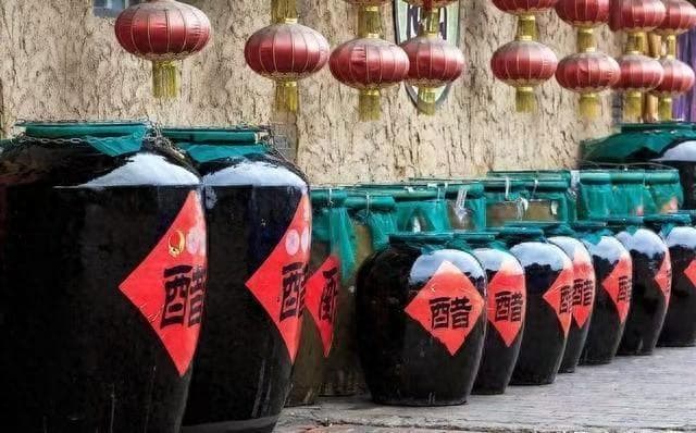 同样都是醋，镇江香醋和山西老陈醋有啥区别？看明白了不花冤枉钱