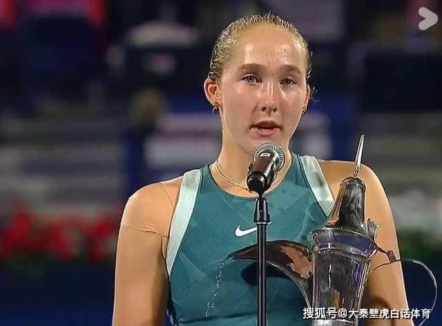 一夜后，WTA排名乱了！17岁天才少女逼近郑钦文，中国一姐前十难保