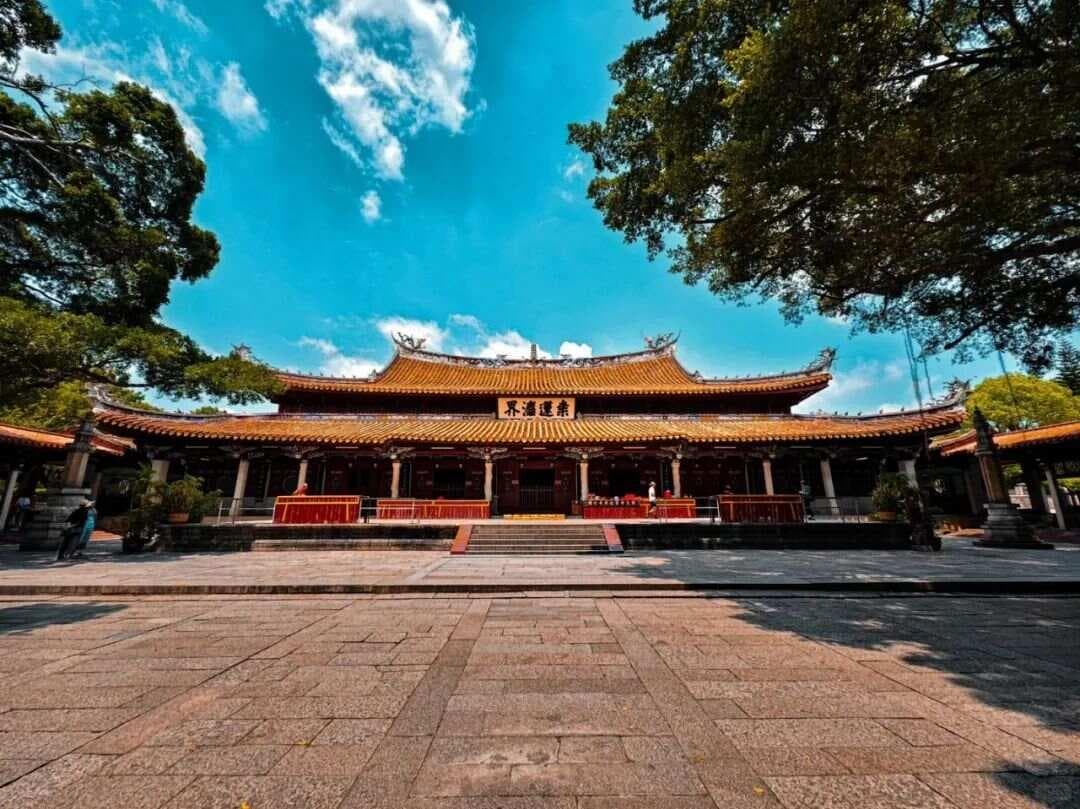 福建八大著名寺庙：千年古刹的佛教文化与建筑艺术之旅