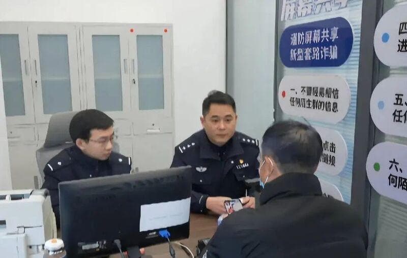 诈骗手段再升级！老人被诱骗购买166张购物卡17.6万险打水漂