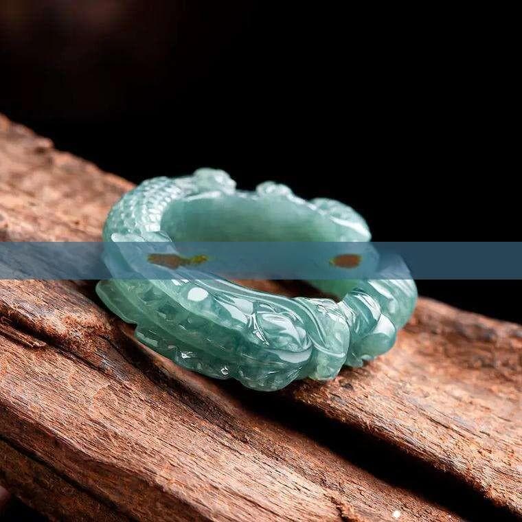 水加醋养翡翠：传统保养方法的科学解析