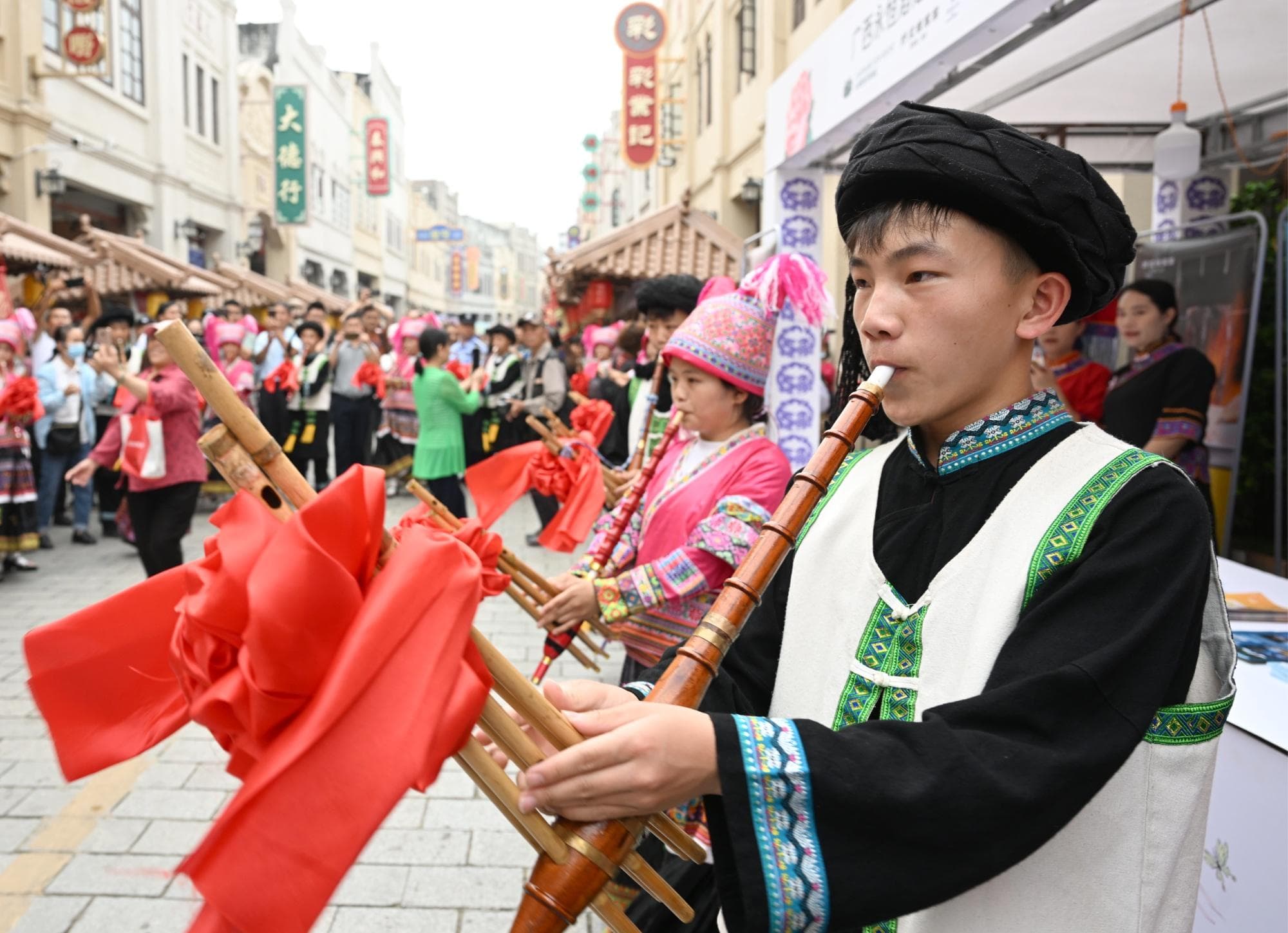 广西百色：非遗民俗展风情 各族欢聚共庆佳节